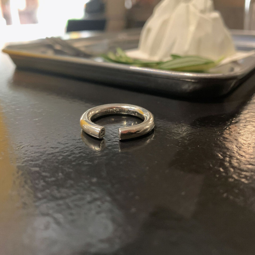 Damen modischer Ring mit einzigartigem Design und raffinierter Schlitz-Optik Shop Nory