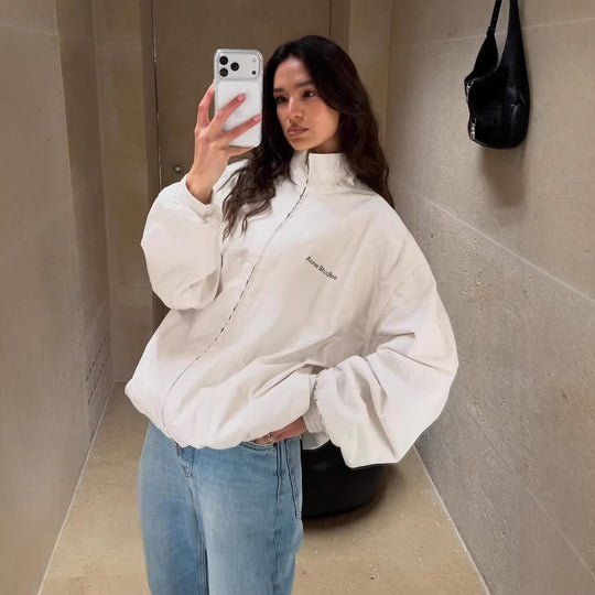 Damen Gepolsterte Boxy‑Jacke im Cropped‑Cut mit Stehkragen und verdeckter Verschlussleiste Shop Nory