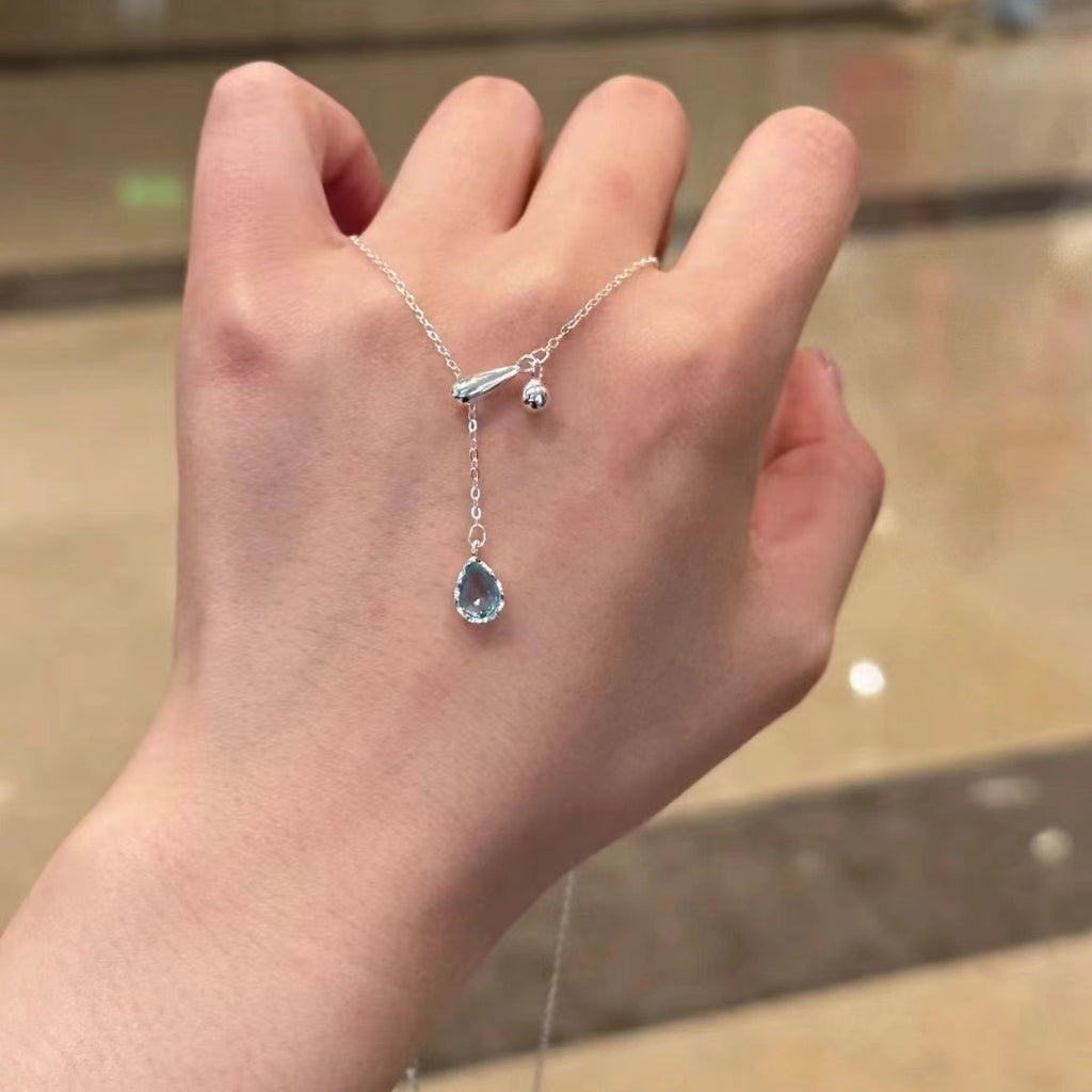 Damen Halskette mit elegantem Tropfenanhänger und modernen Gliederketten-Elementen Shop Nory