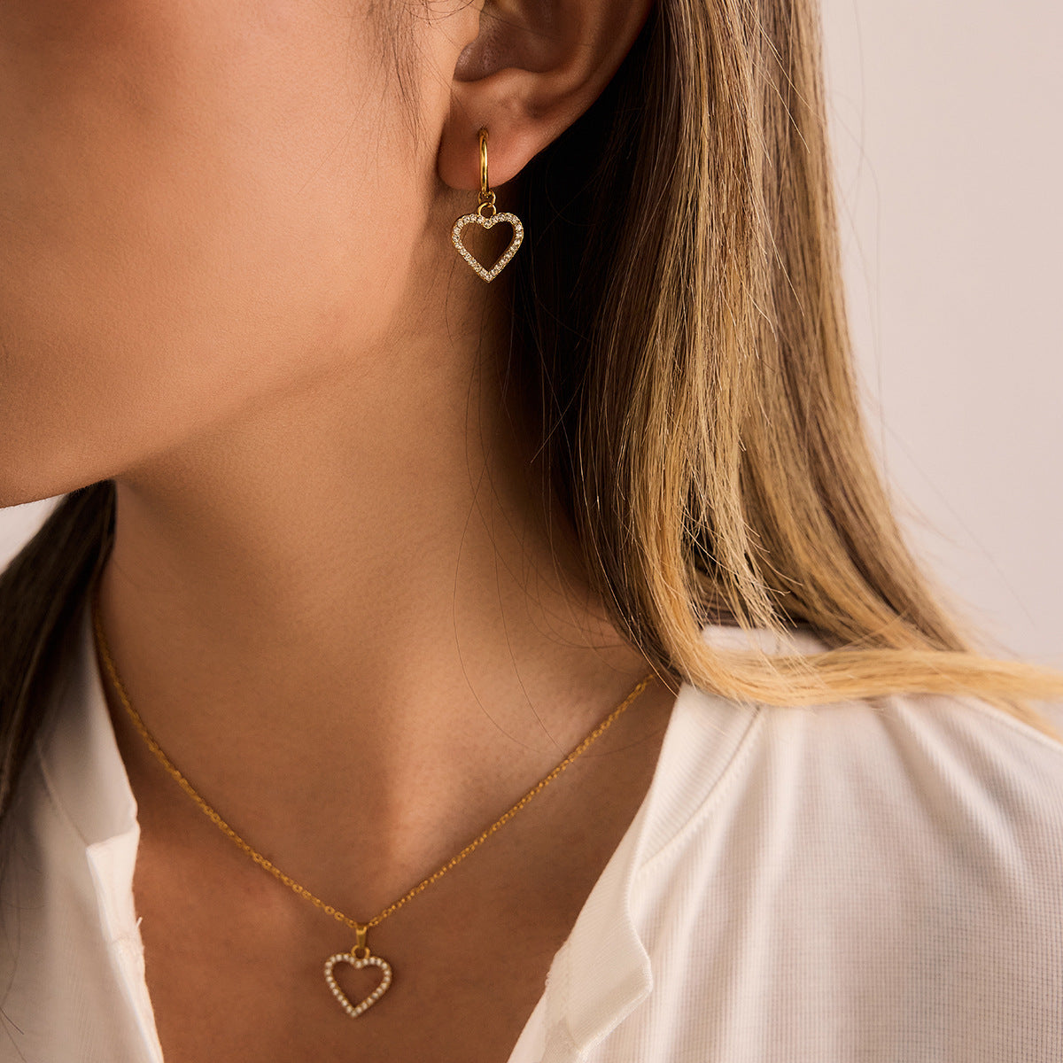 Damen Halskette mit herzförmigem Anhänger und funkelnden Zirkonsteinen Shop Nory