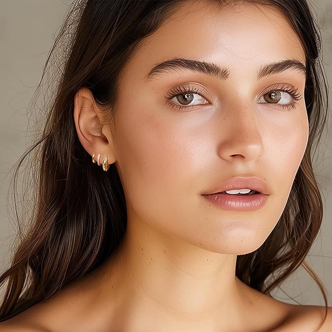 Damen Ohrhänger mit modernem Wellen-Design und funkelnden Zirkonia-Elementen Shop Nory