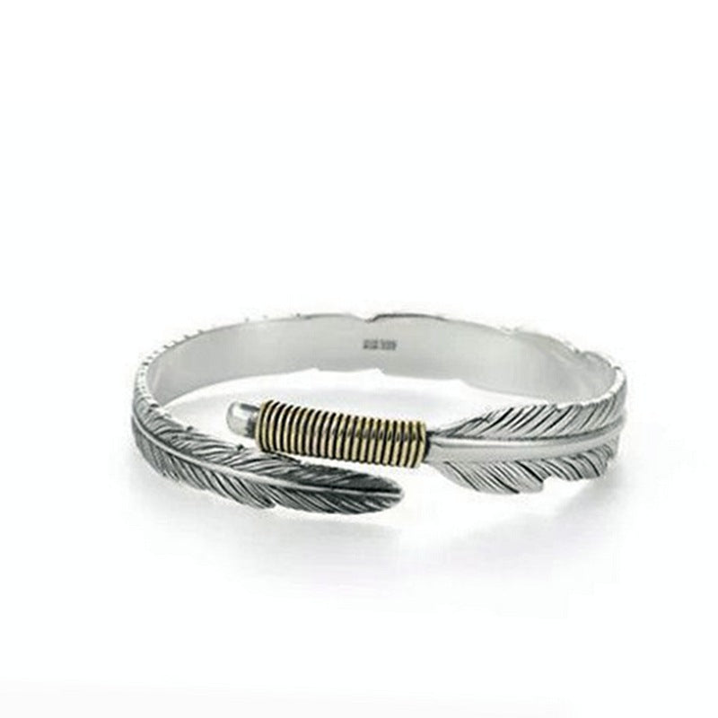 Damen Armreif mit elegantem Federdesign und hochwertiger Metallverarbeitung Shop Nory