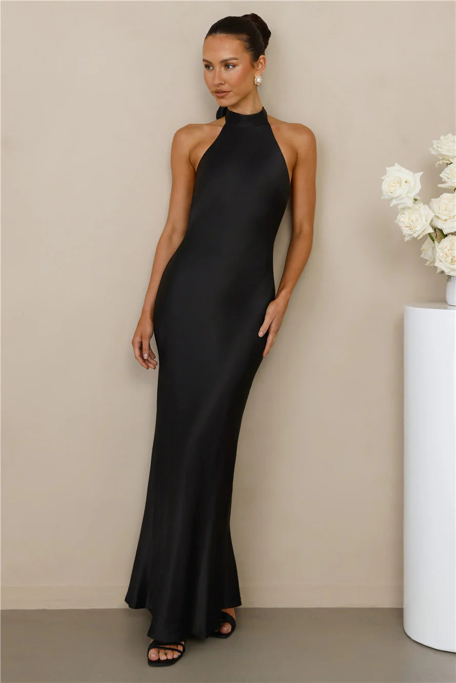 Damen Elegantes Satin-Maxikleid mit hohem Kragen und körpernahem Schnitt Shopnory