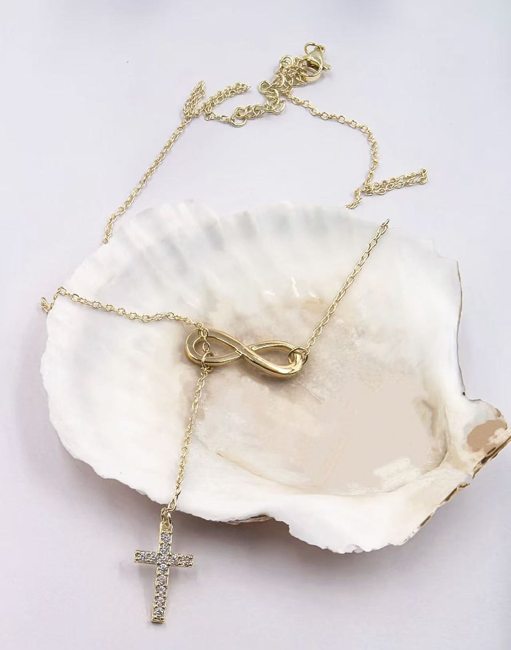 Damen Halskette mit modernem Kreuzanhänger und eleganter Gliederkette Shop Nory