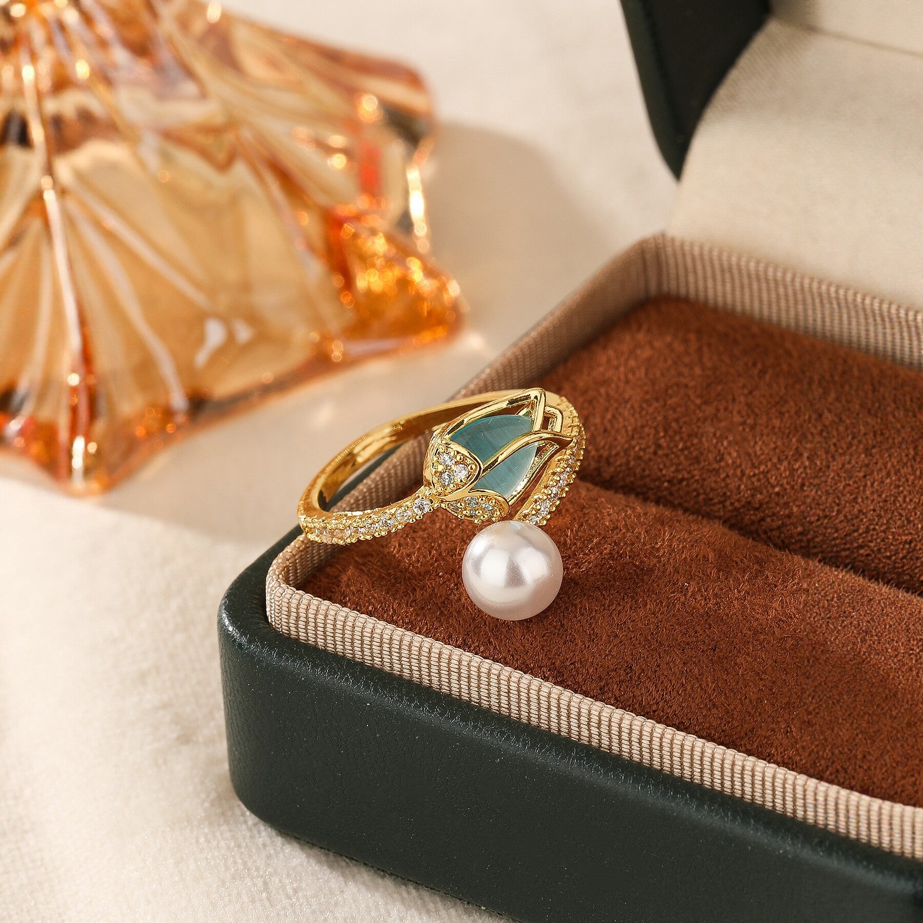 Damen Eleganter Ring mit Blumenmotiv und Perle Shop Nory