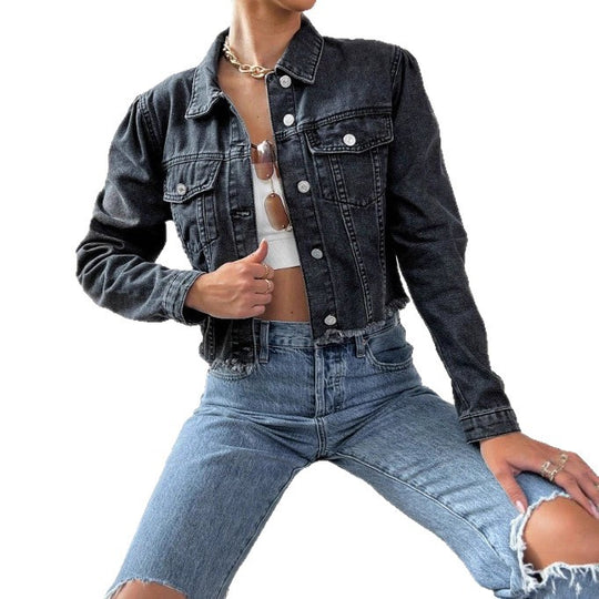 Damen Kurz geschnittene taillierte Jeansjacke mit rohem Fransen-Saum und Pattentaschen Shop Nory