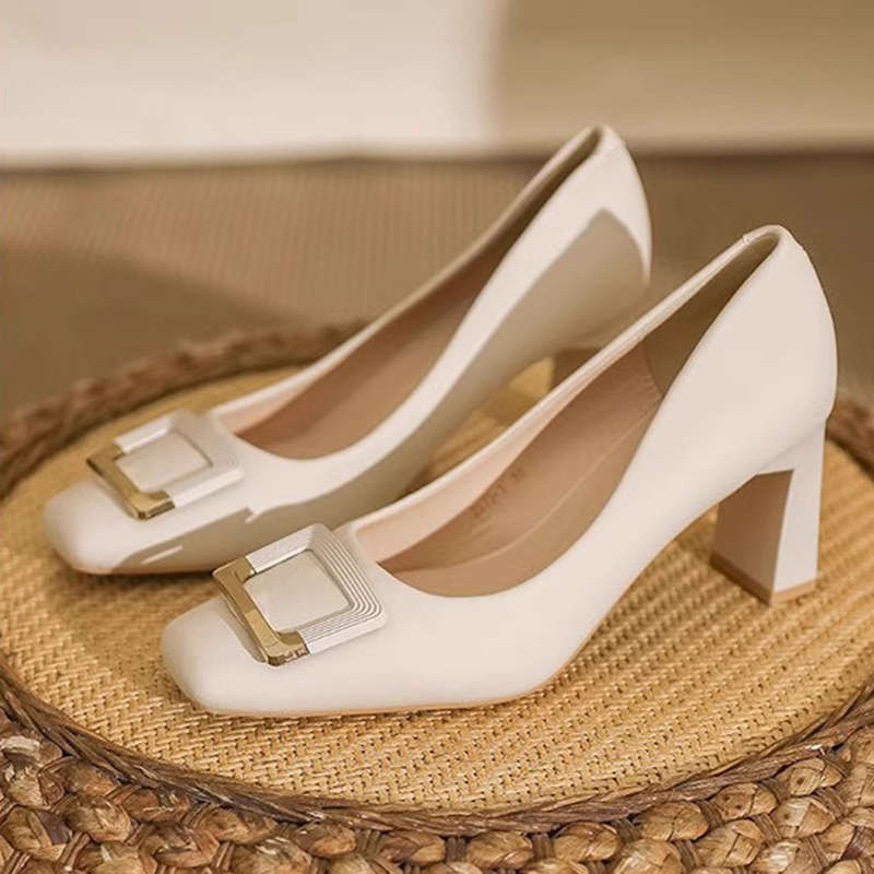 Damen Elegante und komfortable Pumps mit modischer Schnallenverzierung