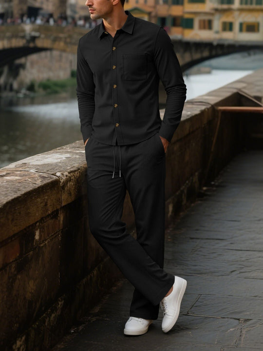Herren eleganter Freizeitanzug mit strukturierter Oberfläche und praktischen Taschen