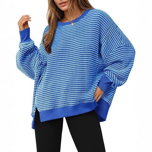 Damen Gestreifter Oversize-Sweater mit Rundhalsausschnitt und Seitenschlitzen Shop Nory