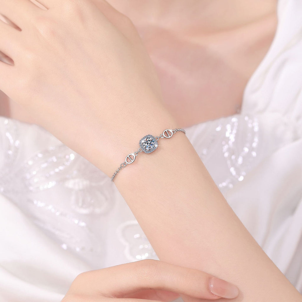 Damenarmband mit funkelndem Zirkonia und eleganten Designelementen Shop Nory