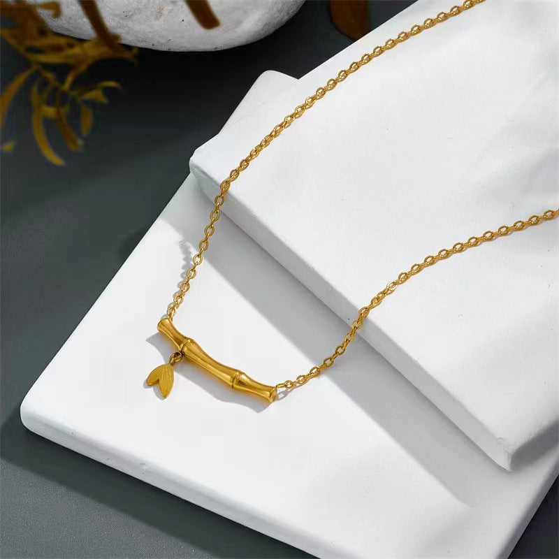 Damen Halskette mit filigranem Zweigdesign und elegantem Anhänger Shop Nory