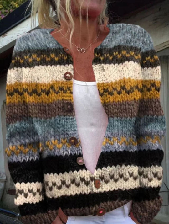 Damen nan kuscheliger Strickcardigan mit Zierholzknöpfen und Rundhalsausschnitt Shop Nory