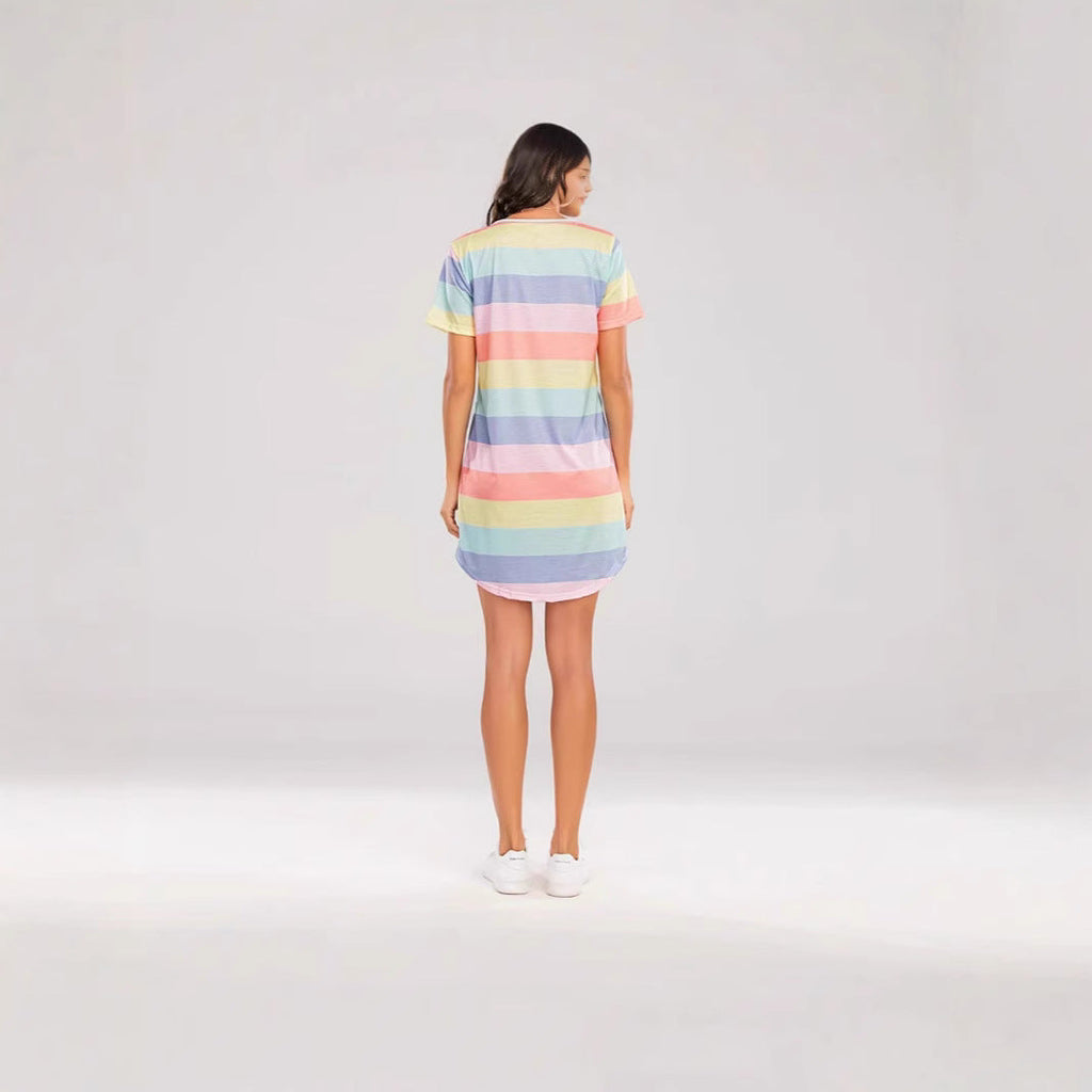 Damen Kurzarm Kleid mit auffälligem Streifenmuster und bequemem Schnitt