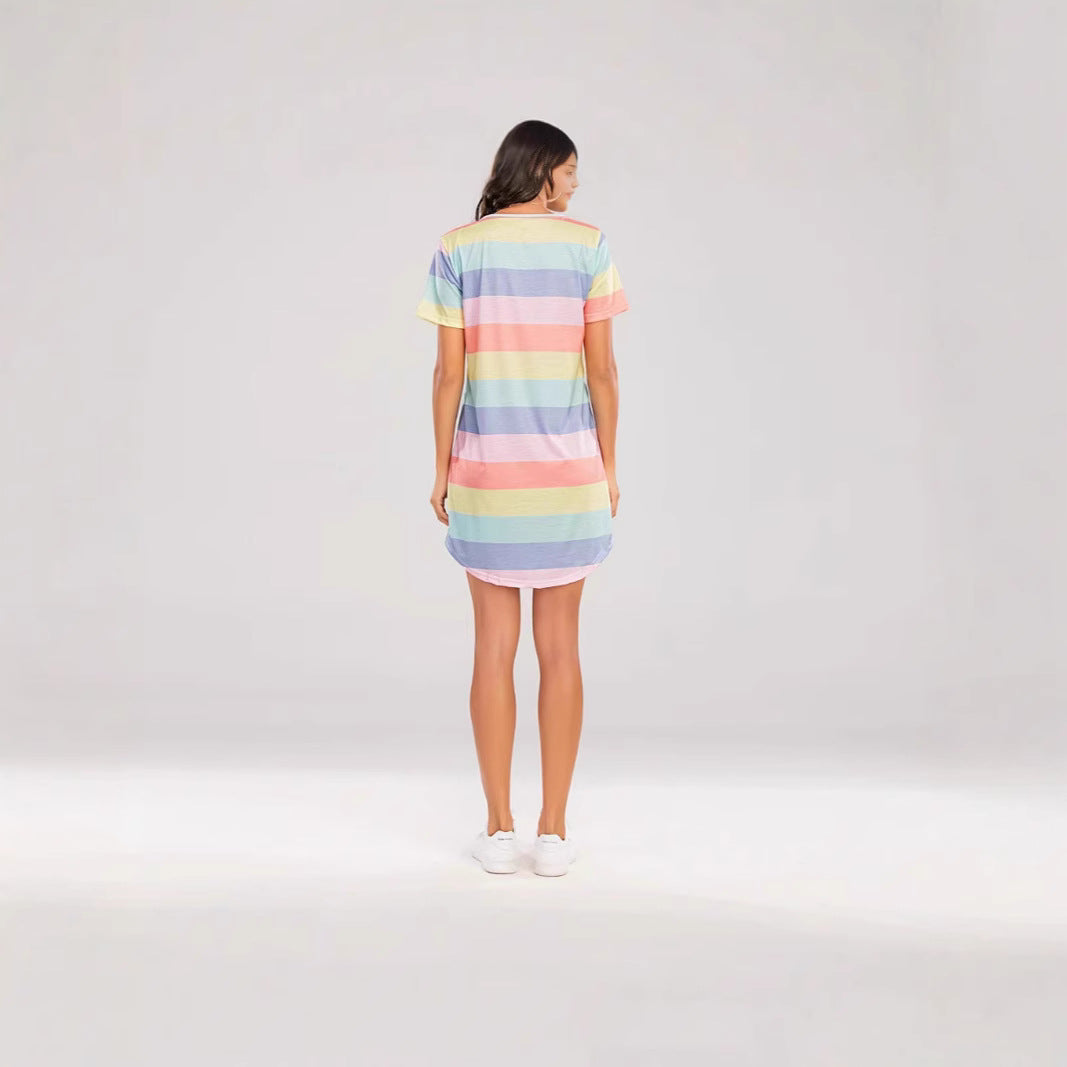 Damen Kurzarm Kleid mit auffälligem Streifenmuster und bequemem Schnitt