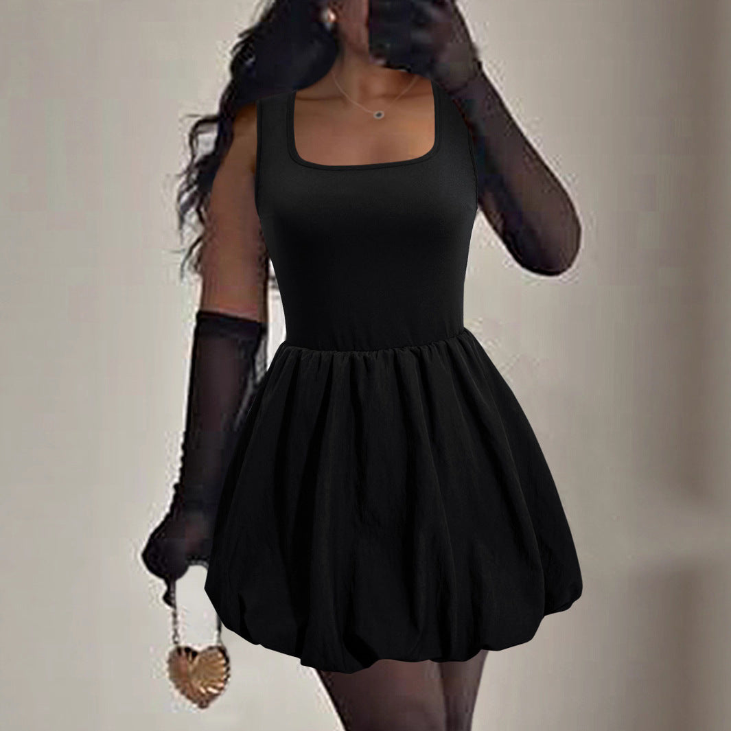 Damen ausgestelltes Cocktailkleid mit modernem quadratischen Ausschnitt und fließendem Rock