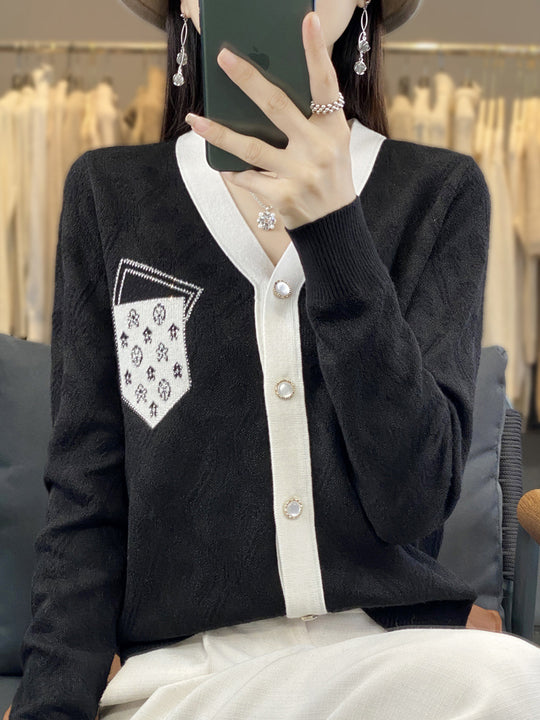 Damen Kurzgeschnittener V‑Neck-Cardigan mit Perlmuttknöpfen und kontrastierter Brusttasche Shop Nory