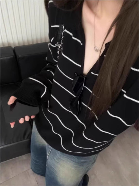 Damen Lässiger Oversize‑Strickpullover mit Polokragen und feiner Querstreifenoptik Shop Nory