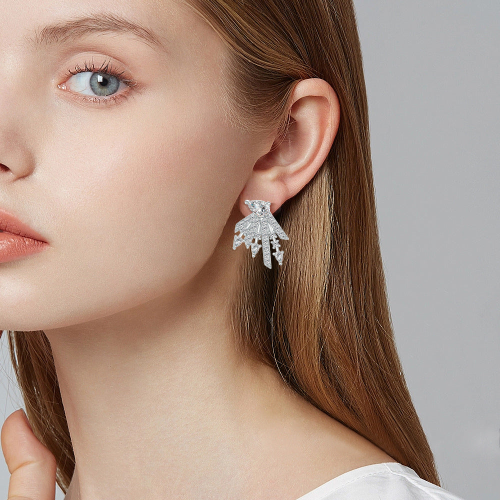 Damen Ohrringe im luxuriösen Design mit funkelnden Zirkonia-Akzenten Shop Nory