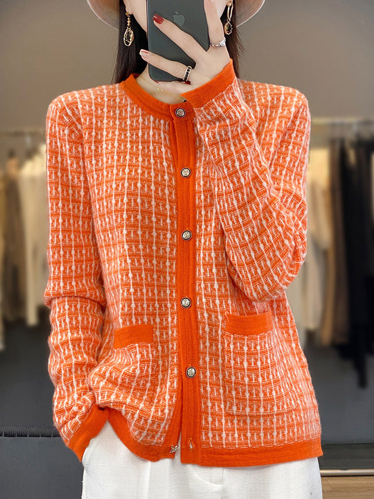 Damen Strickcardigan im Bouclé‑Gittermuster mit Rundhals, Schmuckknopfleiste und aufgesetzten Taschen Shop Nory