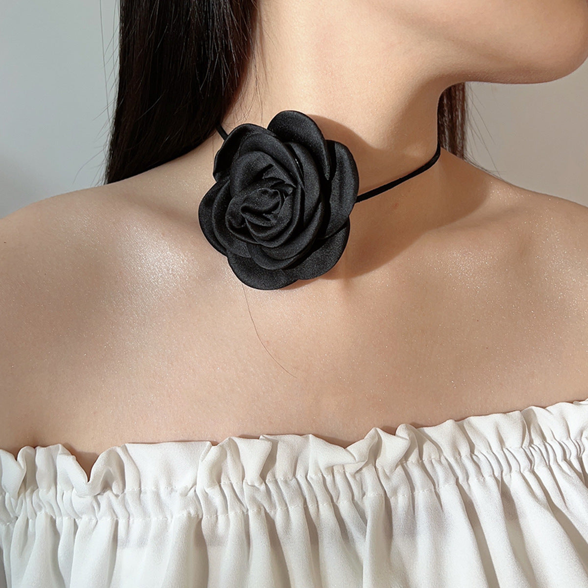 Damen Choker-Halskette mit floraler Verzierung aus feinem Textil Shop Nory