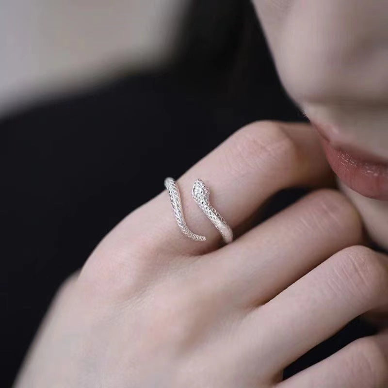 Damen Offener Ring im eleganten Schlangen-Design mit funkelndem Detail Shop Nory