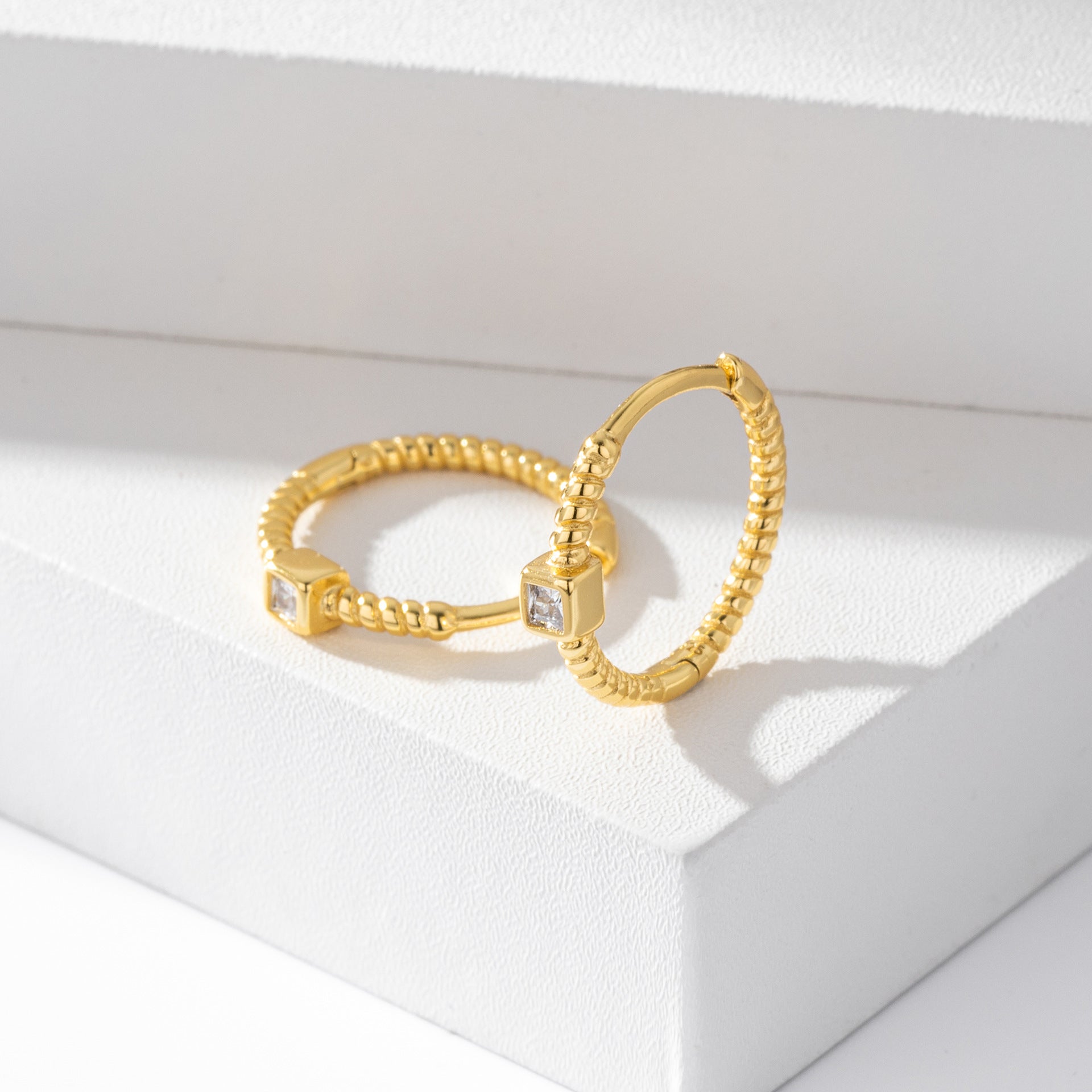 Damen Creolen im Vintage-Stil mit Zirkon-Detail Shop Nory