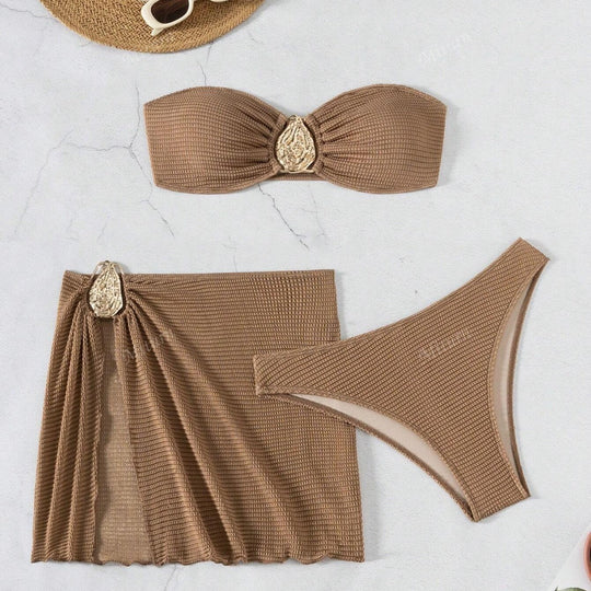 Damen Bikini-Set mit verziertem Wickelrock und elegantem Bandeau-Oberteil Shopnory