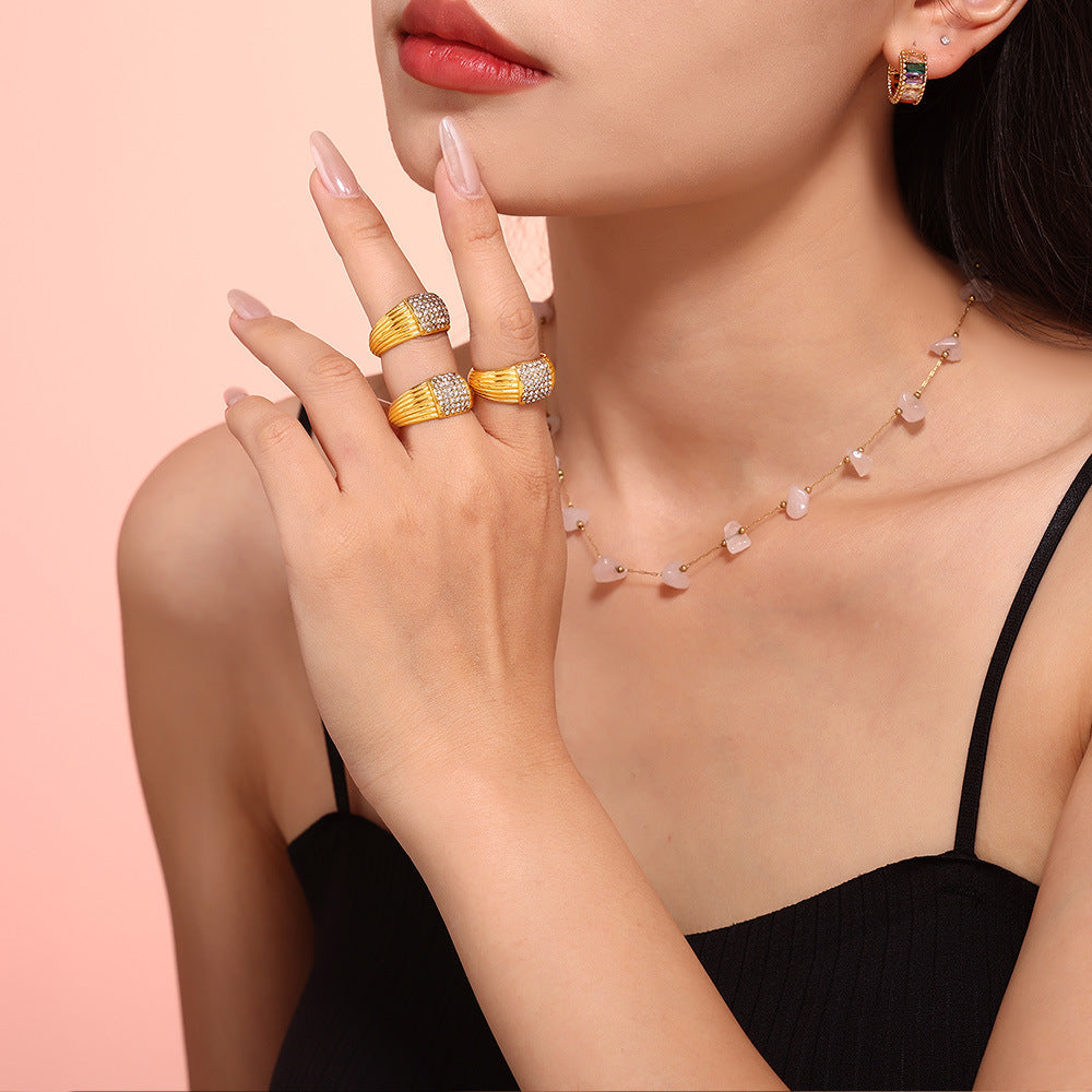 Damenring aus hochwertigem Titanstahl mit eindrucksvollem Rhinestone-Besatz Shop Nory