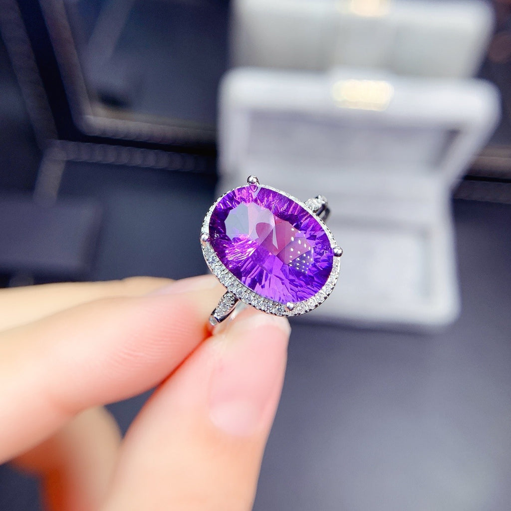 Damen eleganter Ring mit ovalem Amethyst und funkelnden Zirkonia Shop Nory