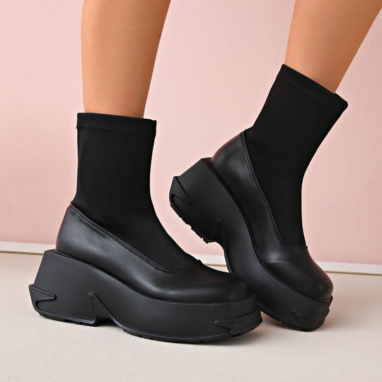 Damen Chunky Plateau‑Stiefelette mit elastischem Sock‑Schaft und skulpturierter Profillaufsohle Shop Nory