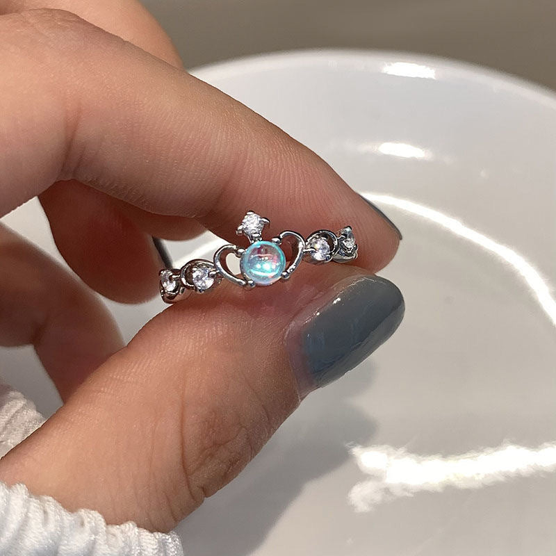 Damen Ring mit zartem Herzdesign und funkelnden Zirkonia Shop Nory
