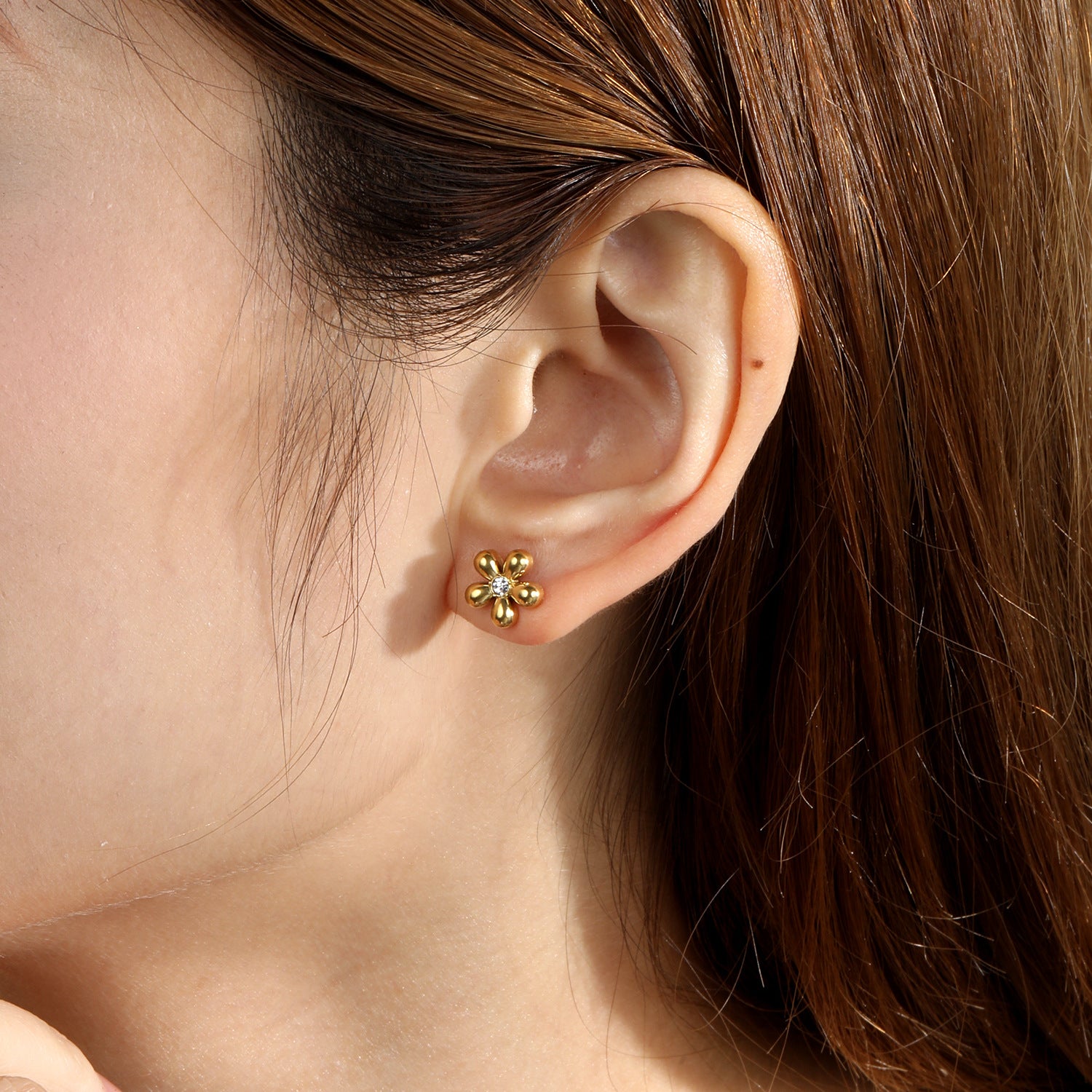 Damen Ohrstecker mit floralen Motiven und funkelnden Zirkonia Shop Nory