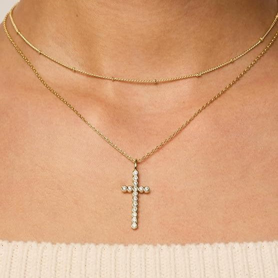 Damen Halskette mit funkelndem Kreuzanhänger aus hochwertigem Edelstahl Shop Nory
