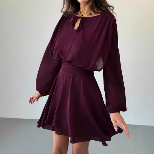 Damen Elegant fließendes Chiffon‑Kleid mit geraffter Taillenpasse, langen Ballonärmeln und Bindekragen Shop Nory
