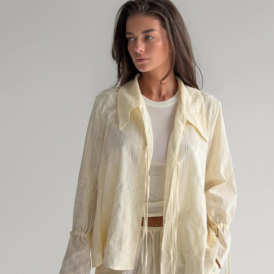 Damen Locker fallende Leinenoptik-Bluse mit dekorativen Bindebändern und transparenter Streifenstruktur Shop Nory