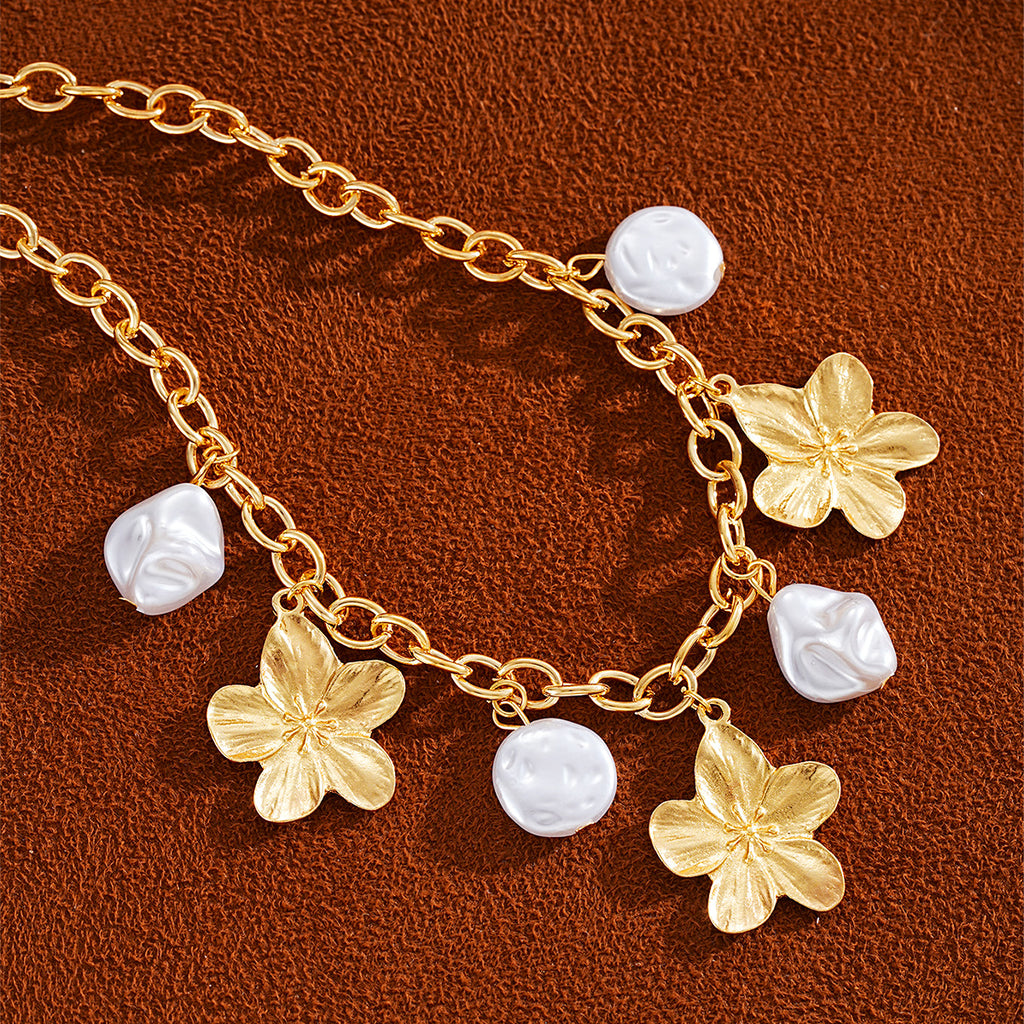 Damen Halskette mit floralen Anhängern und Perlen Shop Nory