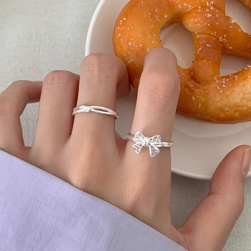 Damenring mit floralem Design und einzigartigem Perlenakzent Shop Nory