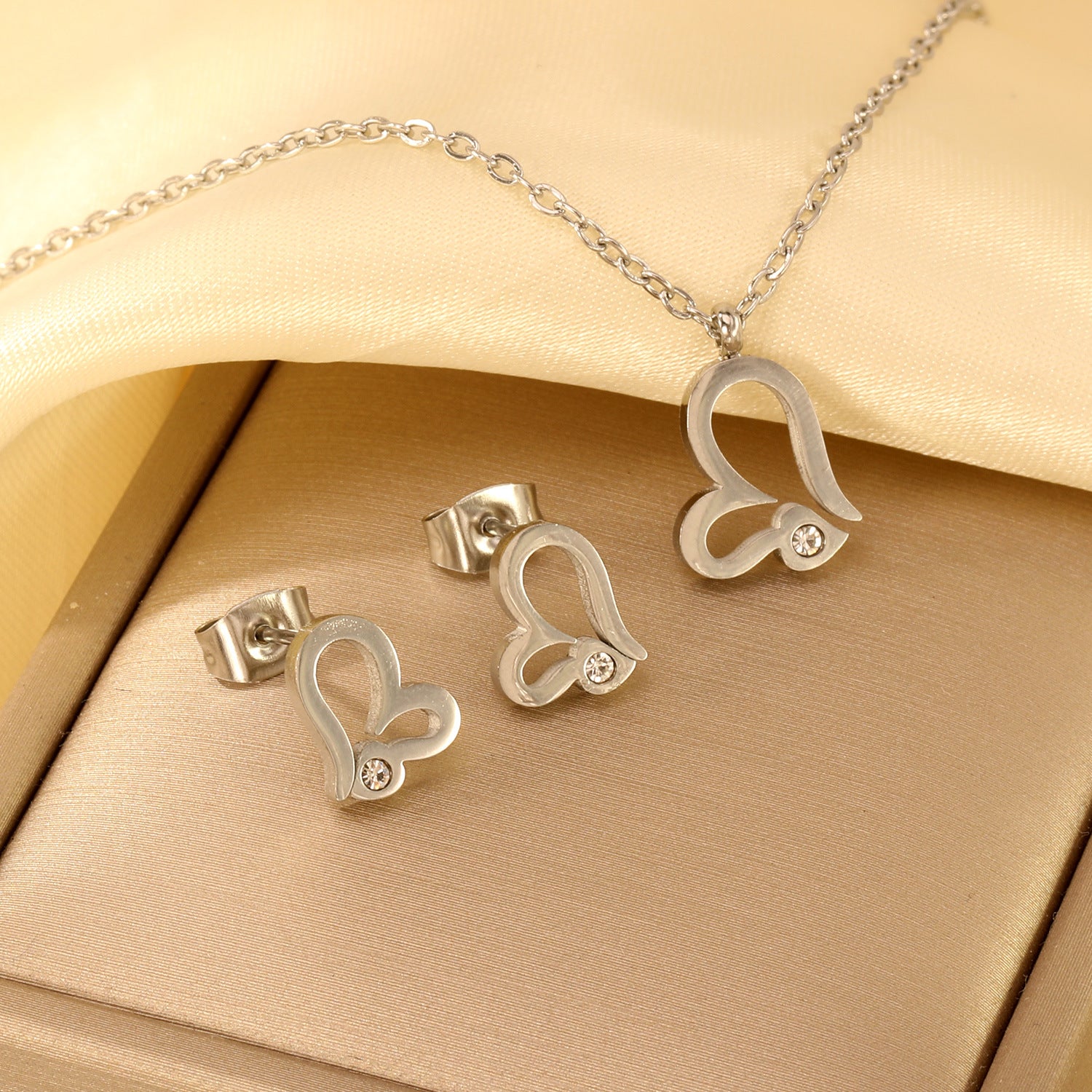 Damen Schmuckset mit Herzanhänger und Ohrringen aus hochwertigem Edelstahl Shop Nory