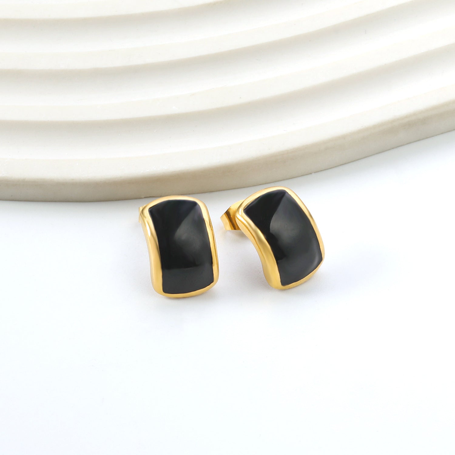 Damen Ohrstecker mit edlem Design aus goldplattiertem Edelstahl Shop Nory