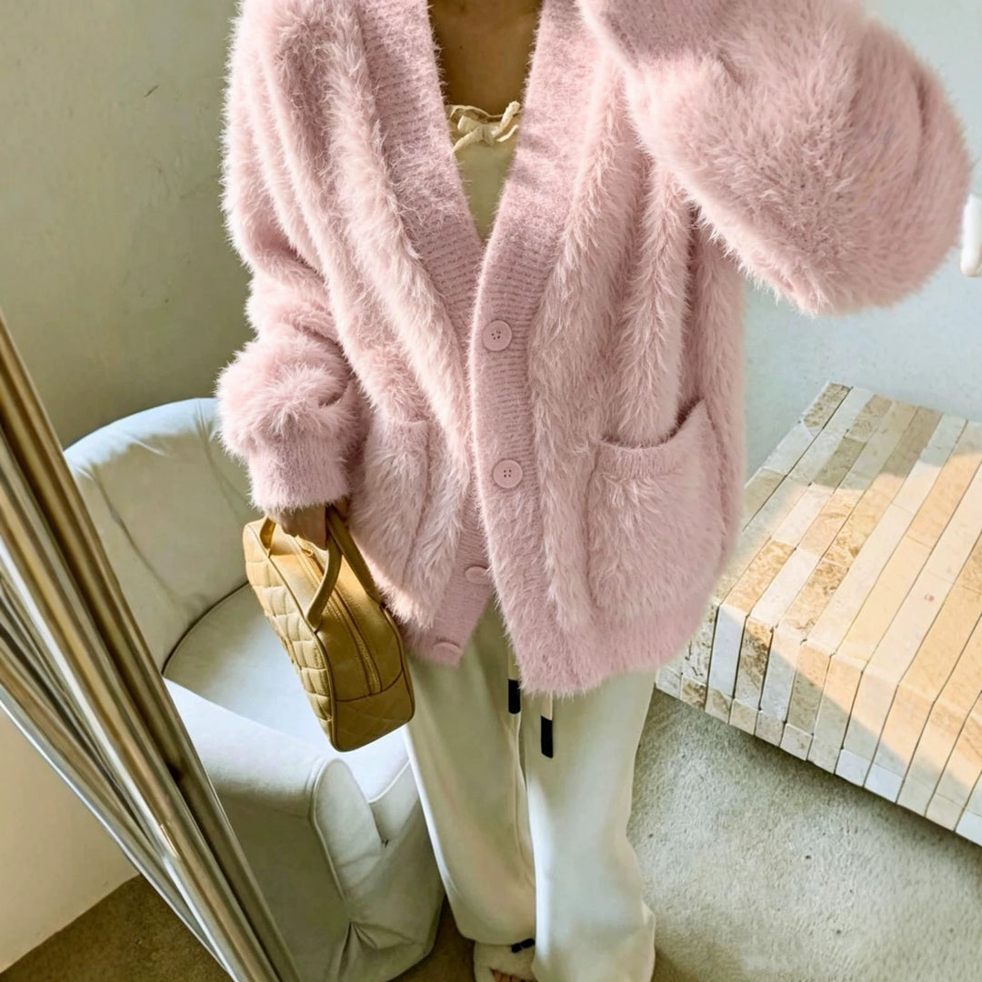 Damen Fluffy-Cardigan mit tiefem V-Ausschnitt, gerippter Knopfleiste und Eingrifftaschen Shop Nory