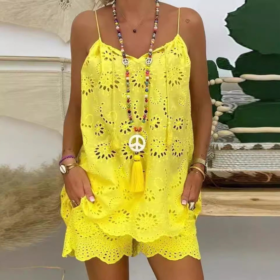 Damen luftiges Sommeroberteil mit Spitze und passenden Shorts