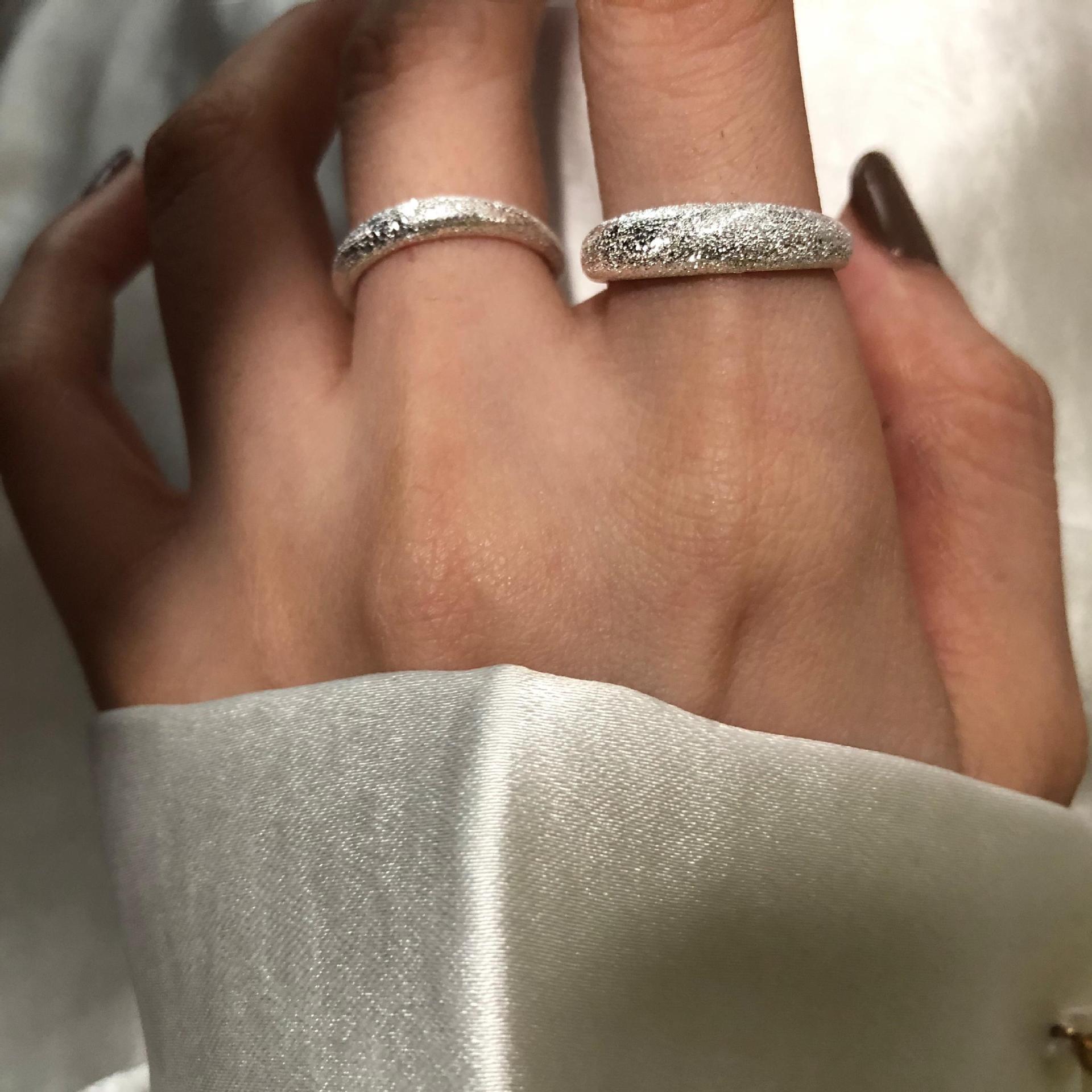 Damen Ring-Set mit glänzenden Oberflächen und exquisiten Texturen Shop Nory