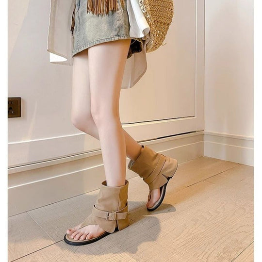 Damen Offene Sandalen‑Stiefelette mit Sockenkragen und Schnallenriemen Shop Nory