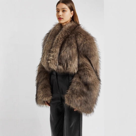 Damen Kurze voluminöse Crop-Faux-Fur-Jacke mit verlängerten Ärmeln Shop Nory