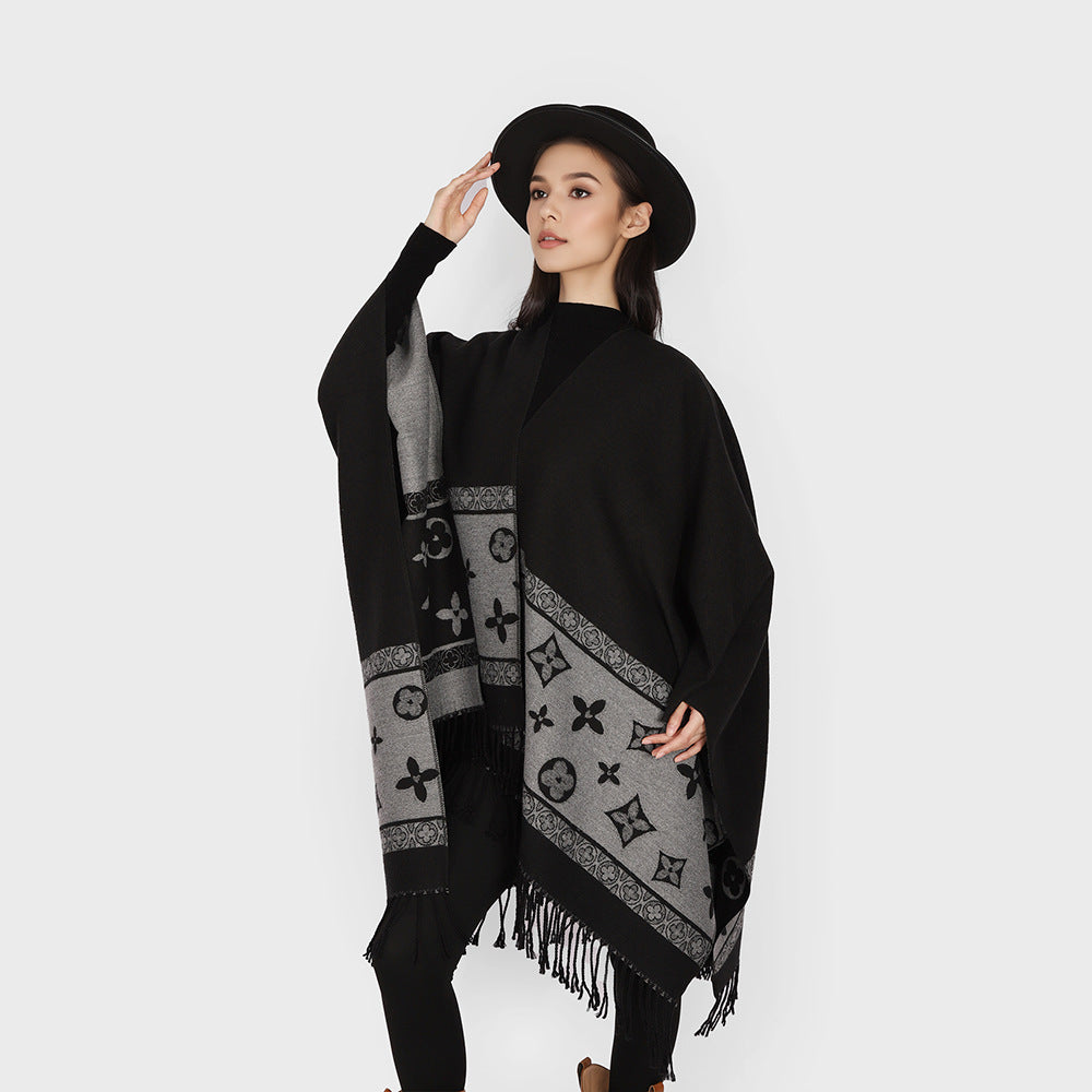 Damen Eleganter V-Ausschnitt Poncho aus feinem Wollmix mit kontrastierendem Jacquardbesatz und Fransensaum Shop Nory