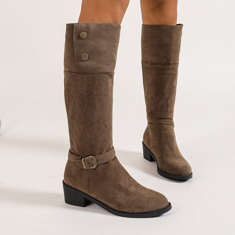 Damen kniehohe Velourslederstiefel mit niedrigem Blockabsatz und Zierriemen Shop Nory