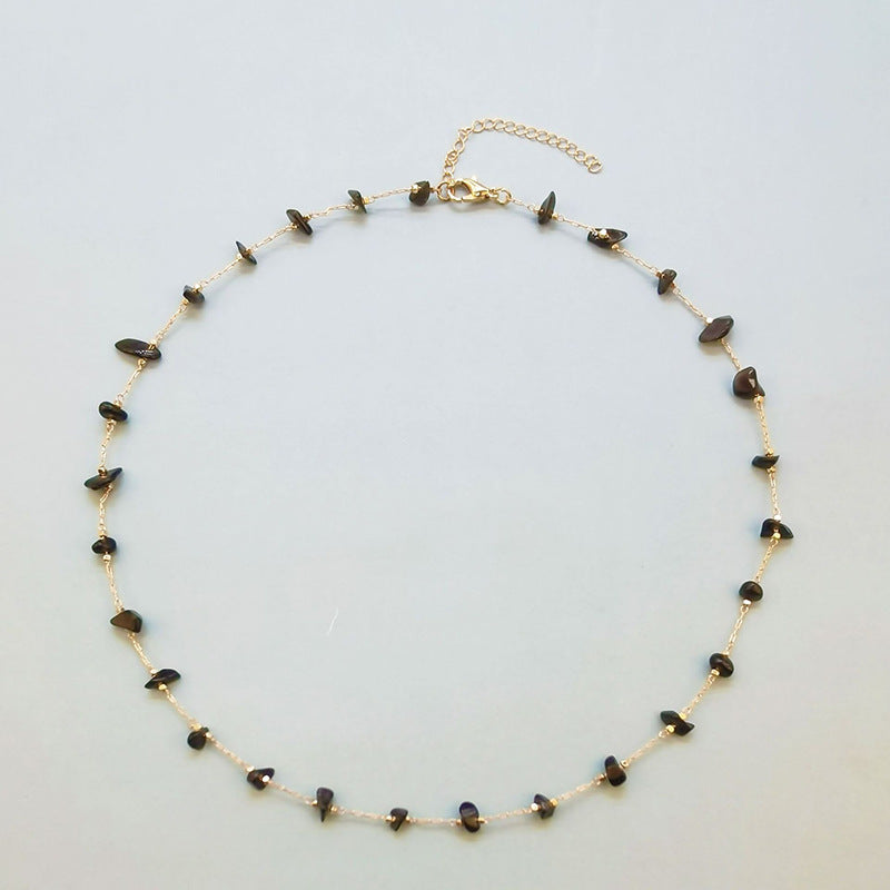 Damen Halskette mit funkelnden Halbedelsteinen in zarter Anordnung Shop Nory