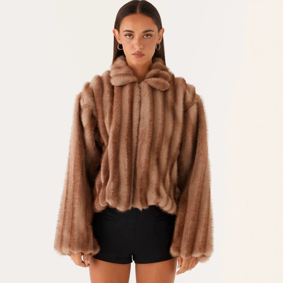 Damen Kurzjacke aus luxuriösem Hochflor-Kunstpelz mit Reißverschluss und voluminösen Ärmeln Shop Nory