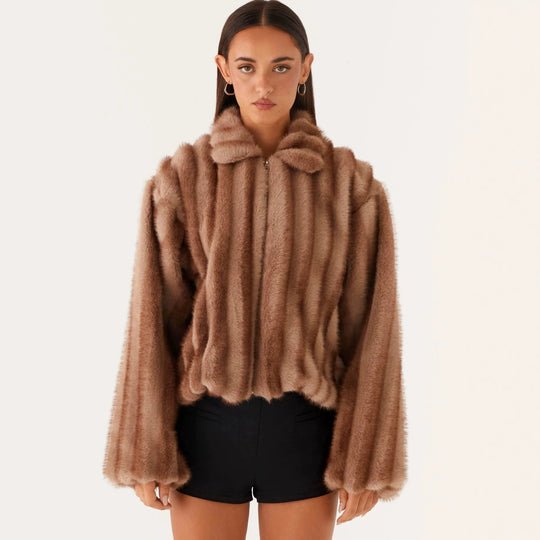 Damen Kurzjacke aus luxuriösem Hochflor-Kunstpelz mit Reißverschluss und voluminösen Ärmeln Shop Nory