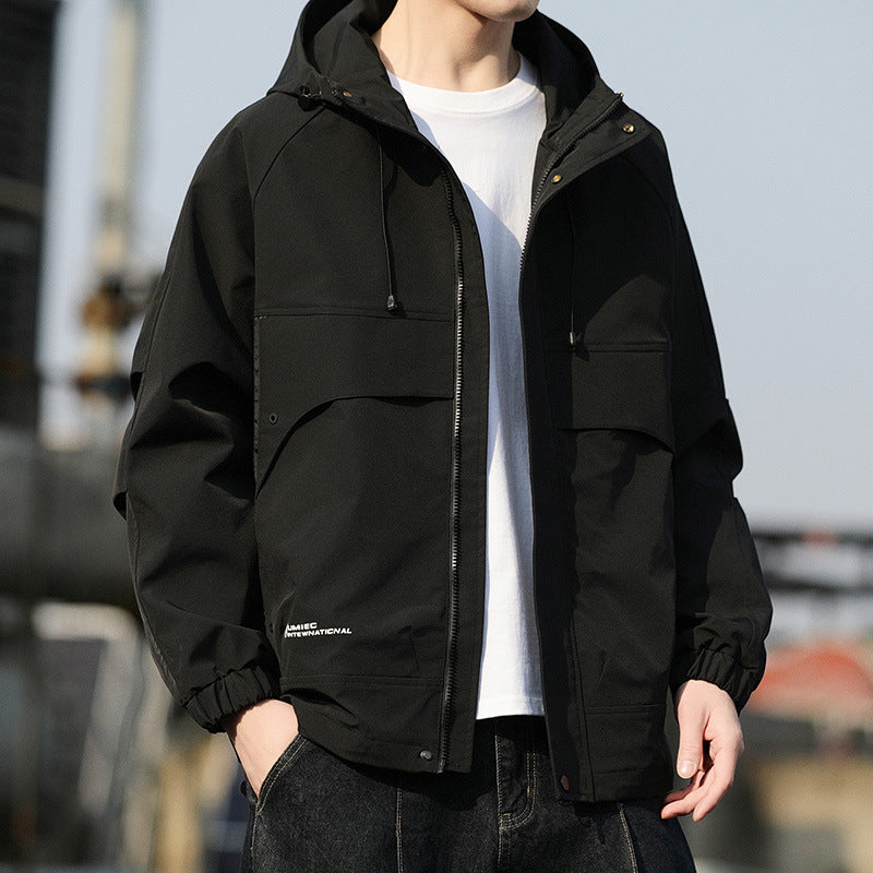 Herren Leichte Kapuzen-Utility-Windjacke mit großen Pattentaschen und elastischen Bündchen Shop Nory